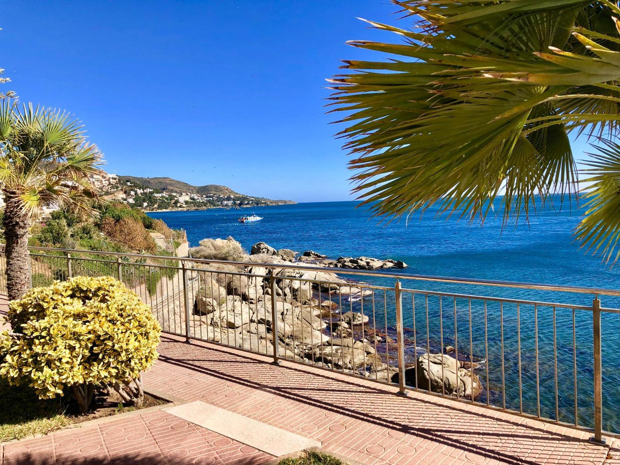 Magnifique Appartement En Front De Mer, Caneylles Росас Экстерьер фото
