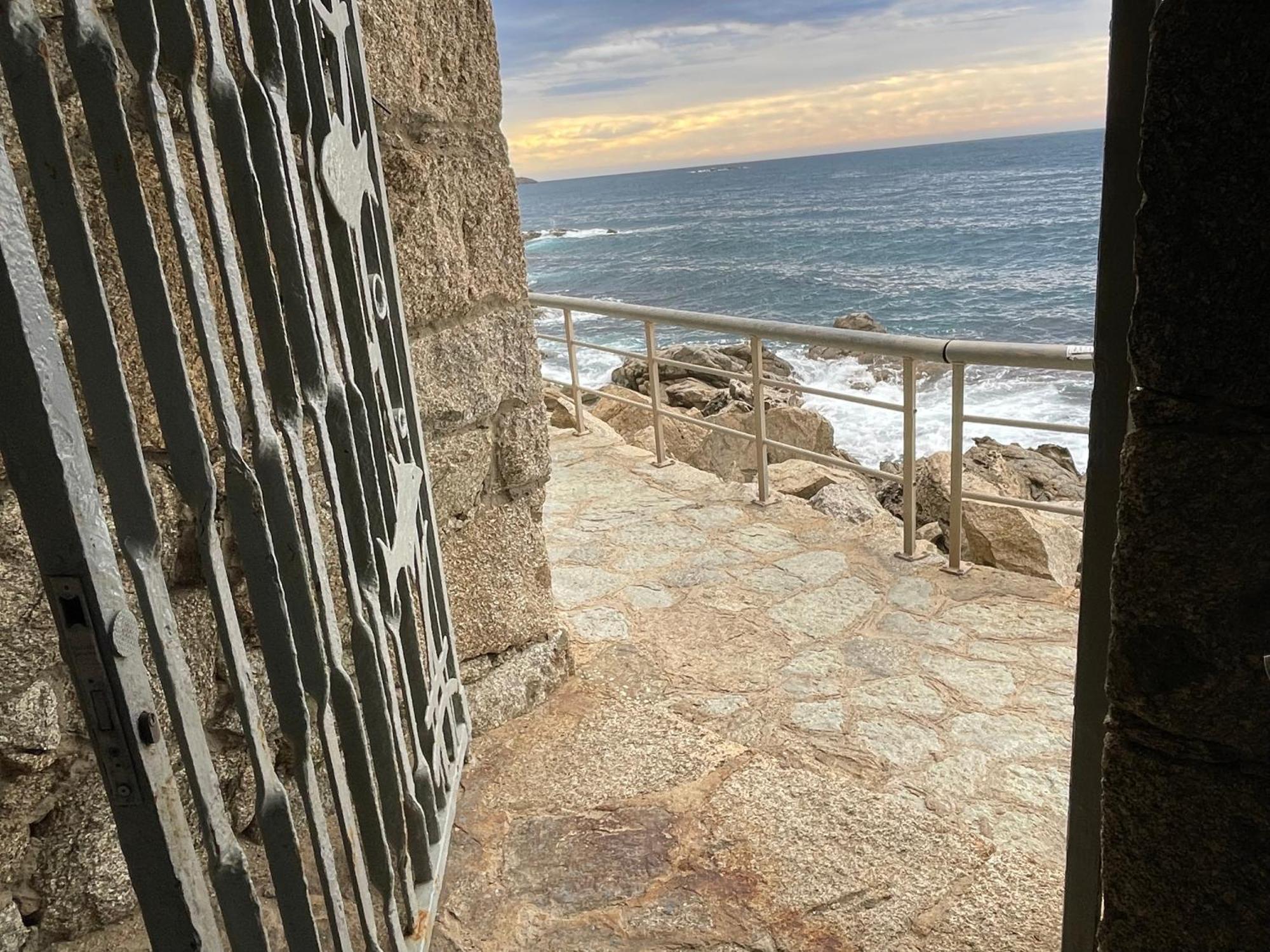 Magnifique Appartement En Front De Mer, Caneylles Росас Экстерьер фото